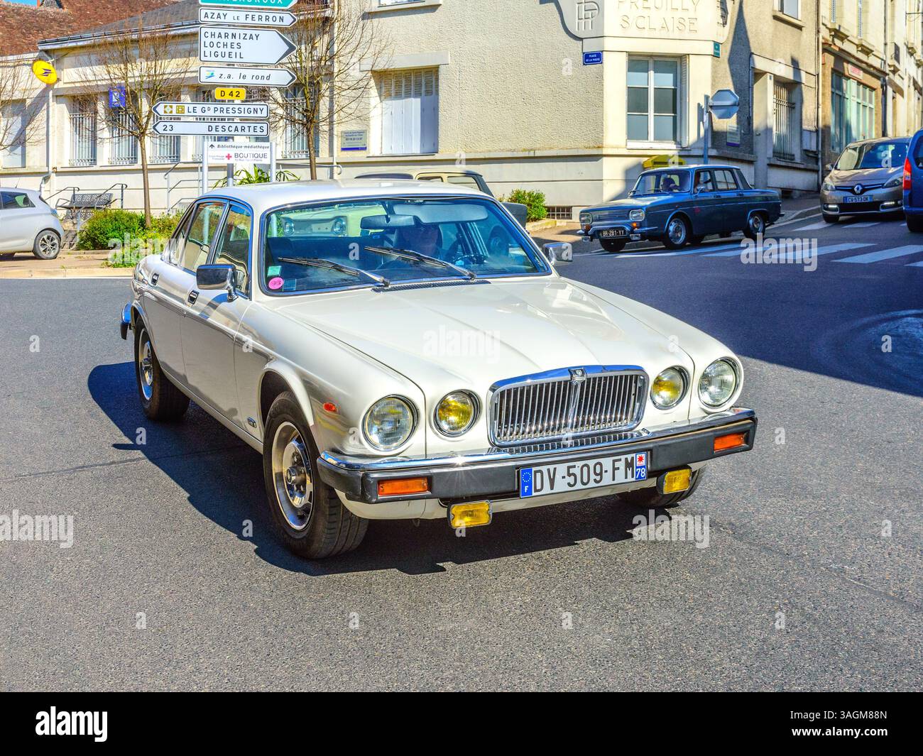 Berlina britannica Jaguar Mark X / Mark 10 / 420G su rally di auto d'epoca - Preuilly-sur-Claise, Indre-et-Loire (37), Francia. Foto Stock