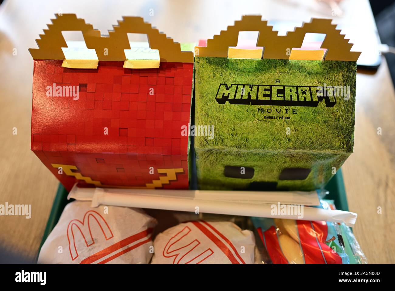 Hässleholm, Skåne, Svezia. 6 aprile 2025. Happy food a tema Minecraft con McDonalds. Foto Stock