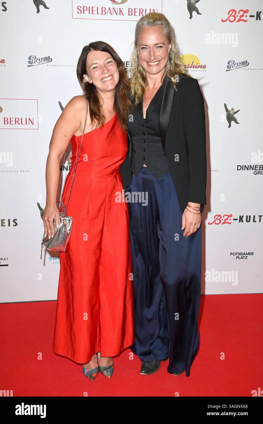 Iris Mareike Steen und Eva Mona Rodekirchen bei der Verleihung des 31. B.Z. Kulturpreises 2025 m Theater am Potsdamer Platz. Berlino, 08.04.2025 *** Iris Mareike Steen e Eva Mona Rodekirchen alla cerimonia di premiazione 31 B Z Kulturpreis 2025 al Theater am Potsdamer Platz Berlin, 08 04 2025 foto:XF.xKernx/xFuturexImagex kulturpreis_5413 Foto Stock