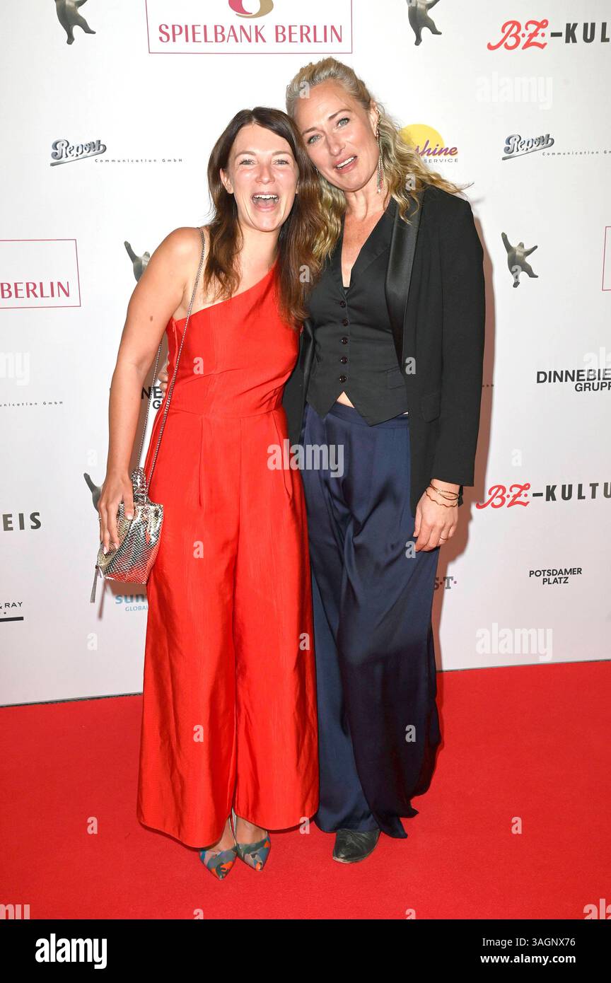 Iris Mareike Steen und Eva Mona Rodekirchen bei der Verleihung des 31. B.Z. Kulturpreises 2025 m Theater am Potsdamer Platz. Berlino, 08.04.2025 *** Iris Mareike Steen e Eva Mona Rodekirchen alla cerimonia di premiazione 31 B Z Kulturpreis 2025 al Theater am Potsdamer Platz Berlin, 08 04 2025 foto:XF.xKernx/xFuturexImagex kulturpreis_5412 Foto Stock