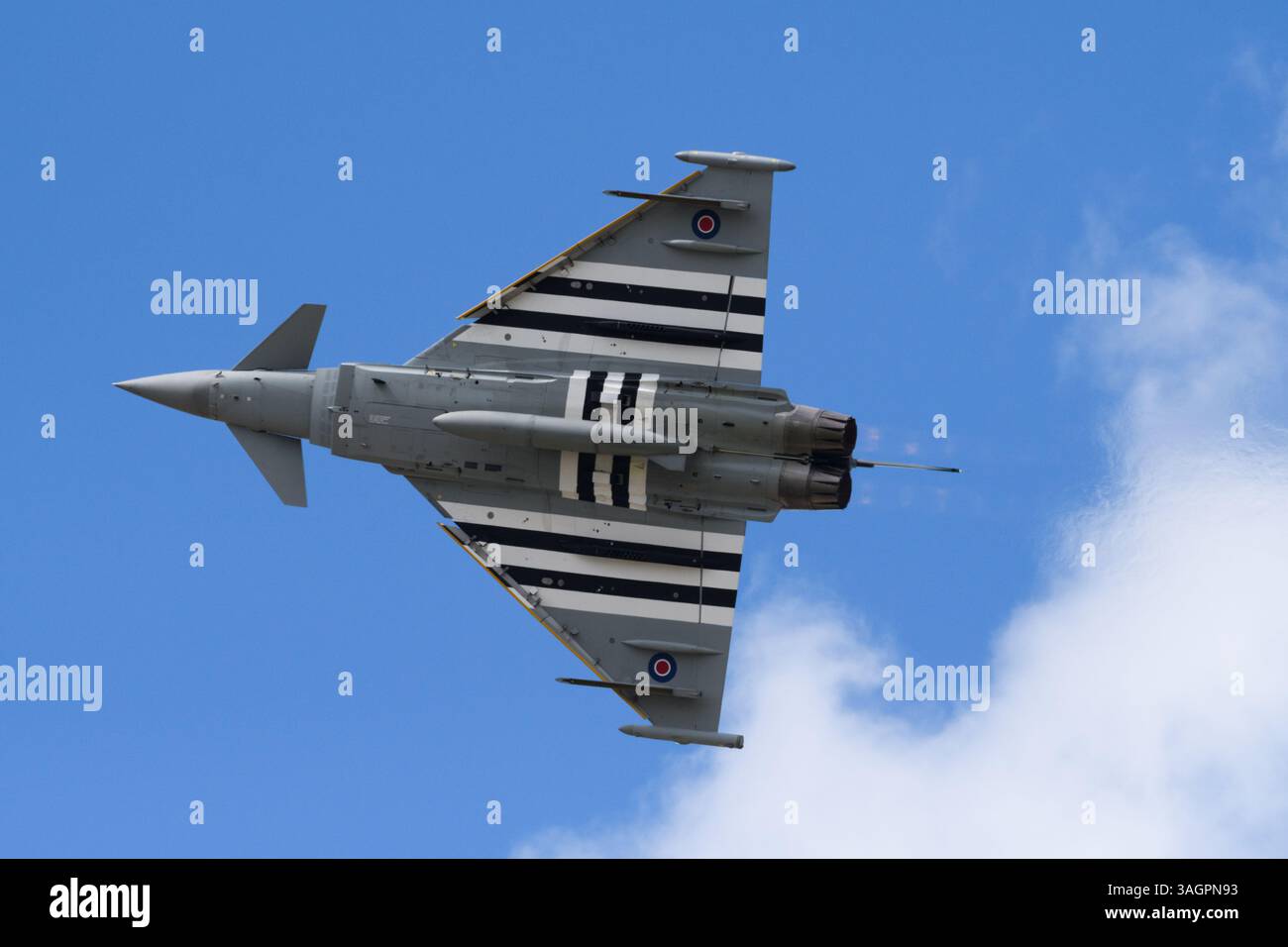 Royal International Air Tattoo, RAF Fairford, Regno Unito. 21 luglio '24. RAF Typhoon "Moggy" in mostra per la folla. Foto Stock