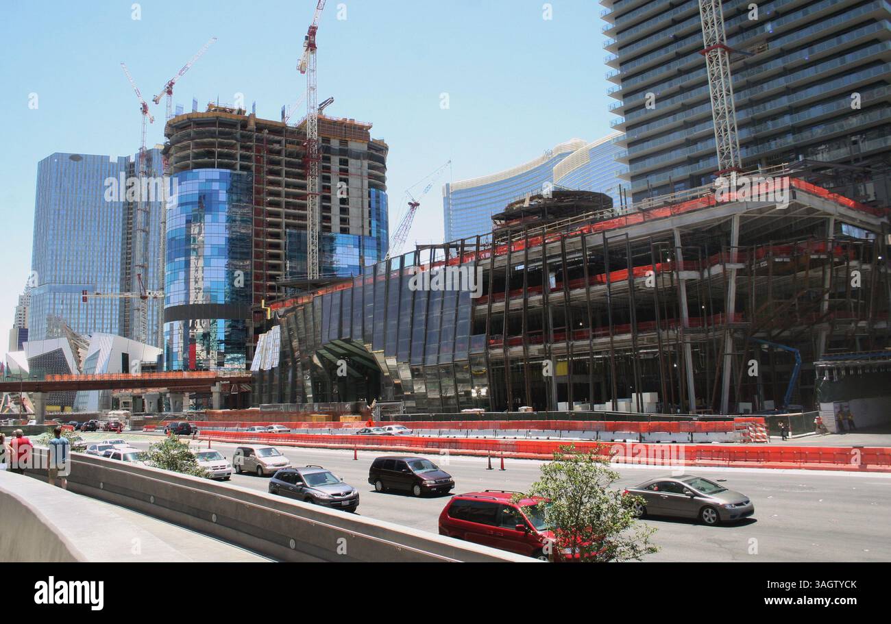 21 giugno 2009 - Las Vegas, Nevada, USA - il progetto MGM Mirage's City Center sta per essere completato sulla Las Vegas Strip sabato 21 giugno 2009. Si tratta di una joint venture con Dubai World e ha un prezzo di 11 miliardi di dollari per l'ambiente di 68 acri. La prima parte è prevista per ottobre. (Immagine di credito: © Barry Sweet/ZUMA Press) Foto Stock