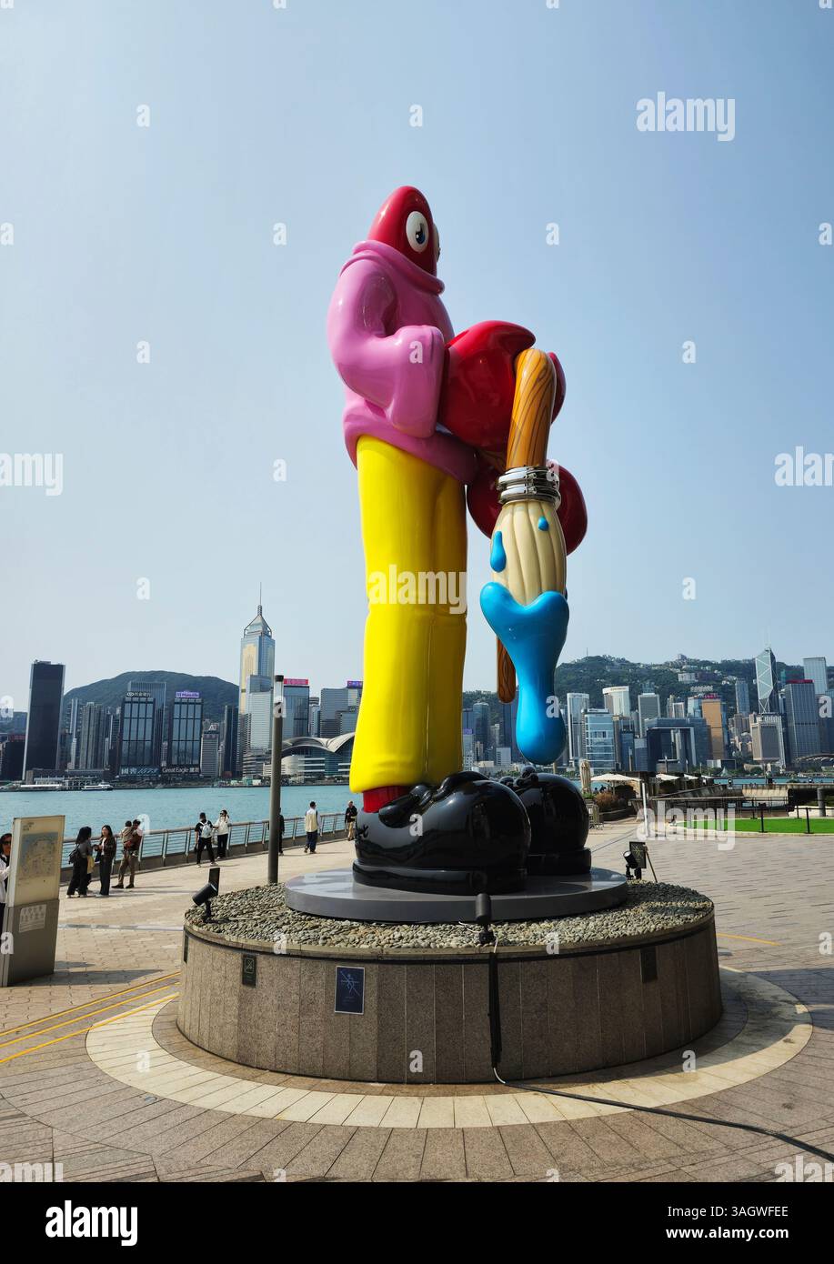 Scultura "The Lobster Painter" di Philip Colbert sul lungomare fuori dal centro commerciale K11 MUSEA a Tsim Sha Tsui, Hong Kong. Foto Stock