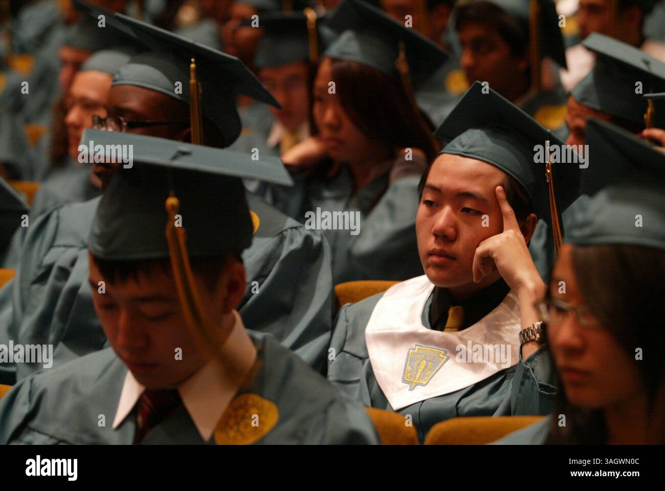 22 giugno 2009 - New York, New York, Stati Uniti - si laurea alla cerimonia di inizio dell'ottantunesima per la Bronx High School of Science al Lincoln Center di Manhattan. (Immagine di credito: © Mariela Lombard/ZUMA Press) RESTRIZIONI: * New York City Newspapers Rights OUT * Foto Stock