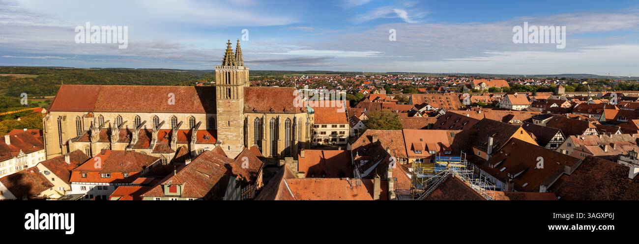 Vista aerea della città vecchia tedesca Rothenburg ob der Tauber con la chiesa di San Giacomo sulla sinistra Foto Stock