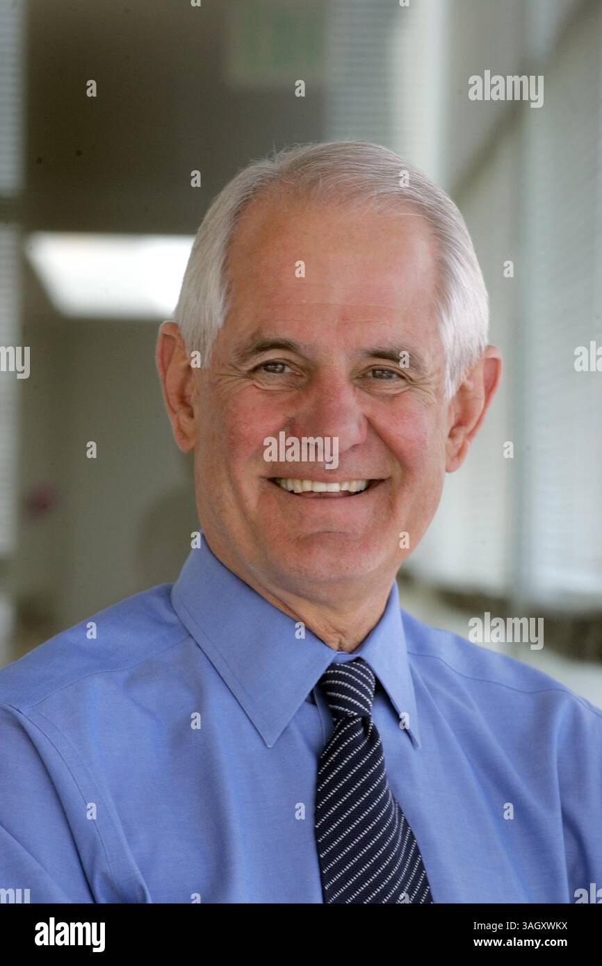 2 giugno 2009 - Los Angeles, California, USA - JAMES N. WOOD, ex direttore e presidente dell'Art Institute of Chicago, nominato presidente e CEO del J. Paul Getty Trust di Los Angeles. (Immagine di credito: © Ringo Chiu/ZUMA Press) Foto Stock