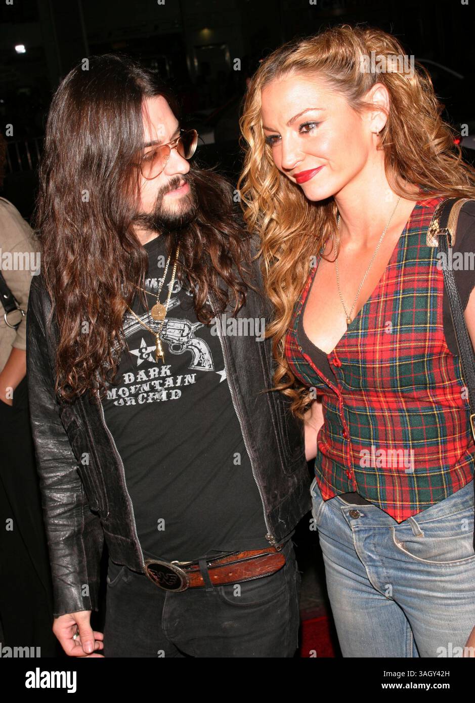 12 giugno 2009 - Utica, New York, Stati Uniti - DREA de MATTEO e JENNINGS, SPARATUTTO fidanzato di lunga data, si sono fidanzati durante il concerto dei Jennings a Utica, New York. I due hanno una figlia, Alabama, nata nel 2007. NELLA FOTO: 21 settembre 2006 - Hollywood, California, Stati Uniti - l'attrice DREA De MATEO e LO SPARATUTTO JENNINGS al "Jackass Number 2" LA Premiere tenutosi al Grauman's Chinese Theater. (Immagine di credito: © Michael Papo/ZUMA KPA.) Foto Stock