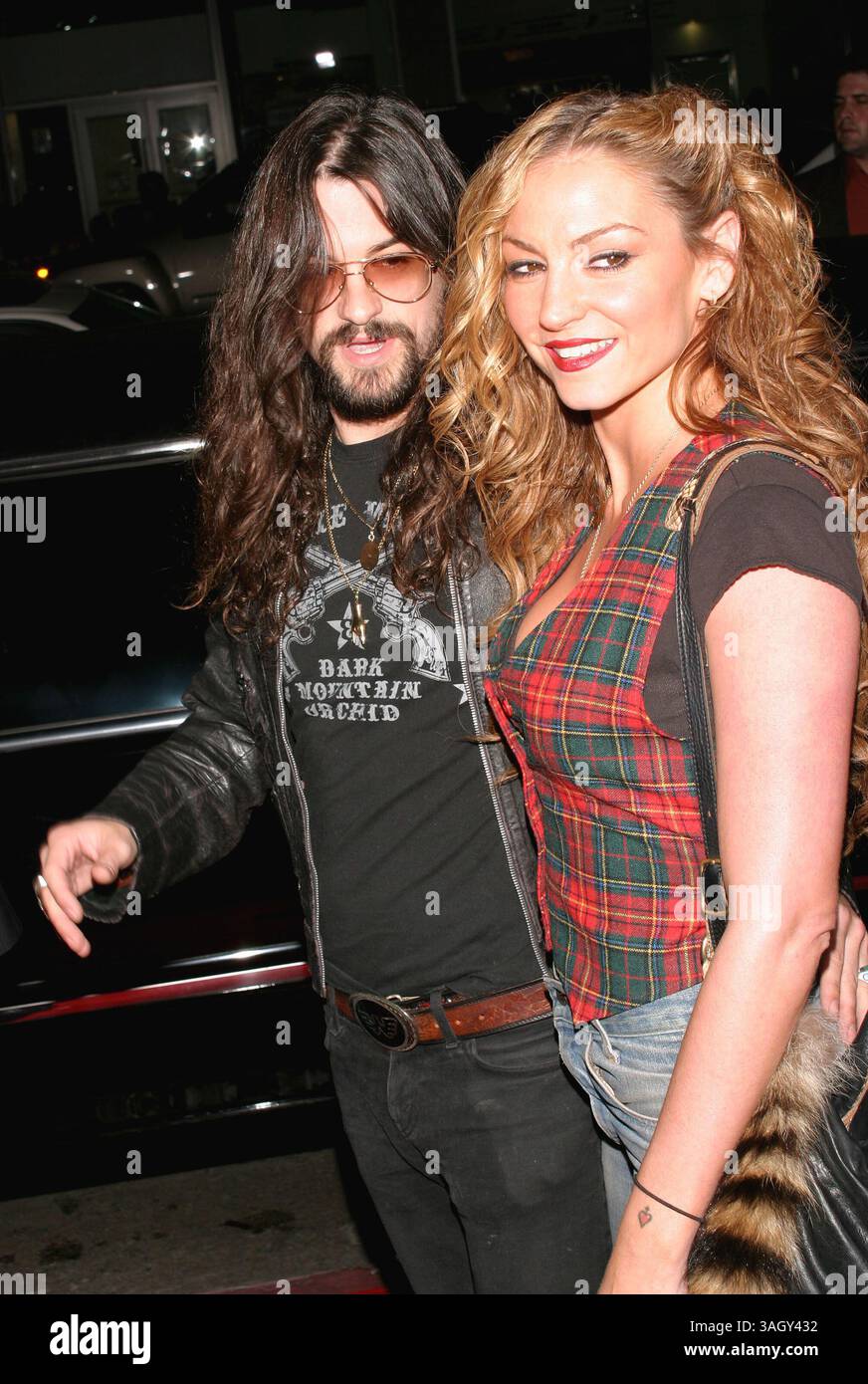 12 giugno 2009 - Utica, New York, Stati Uniti - DREA de MATTEO e JENNINGS, SPARATUTTO fidanzato di lunga data, si sono fidanzati durante il concerto dei Jennings a Utica, New York. I due hanno una figlia, Alabama, nata nel 2007. NELLA FOTO: 21 settembre 2006 - Hollywood, California, Stati Uniti - l'attrice DREA De MATEO e LO SPARATUTTO JENNINGS al "Jackass Number 2" LA Premiere tenutosi al Grauman's Chinese Theater. (Immagine di credito: © Michael Papo/ZUMA KPA.) Foto Stock