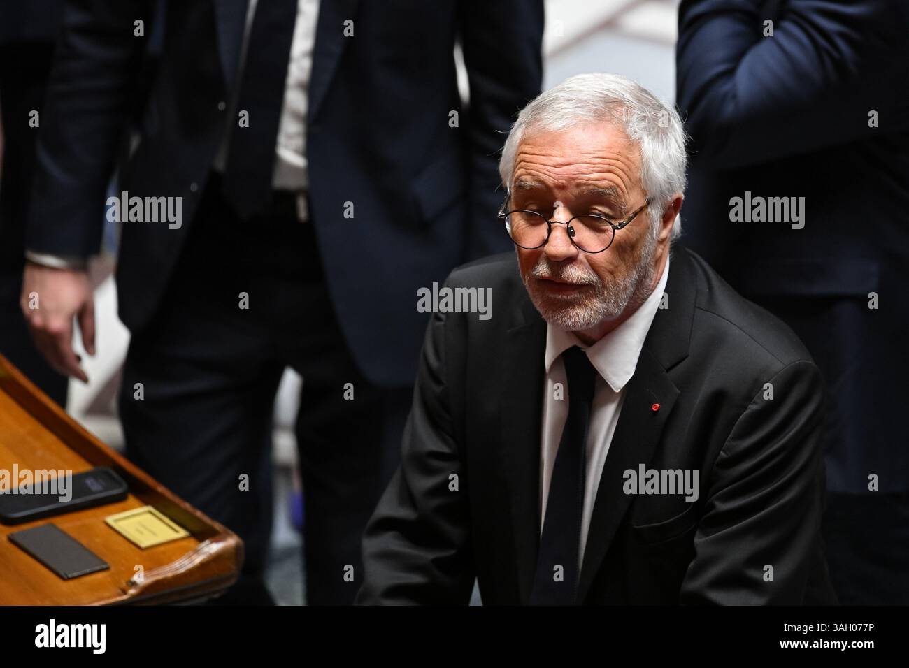 Parigi, Francia. 8 aprile 2025. Il ministro della pianificazione regionale e del decentramento Francois Rebsamen durante le interrogazioni rivolte al governo all'Assemblea nazionale dell'8 aprile 2025 - 08/04/2025 - Francia/Ile-de-France (regione)/Parigi - Julien Mattia/le Pictorium credito: LE PICTORIUM/Alamy Live News Foto Stock