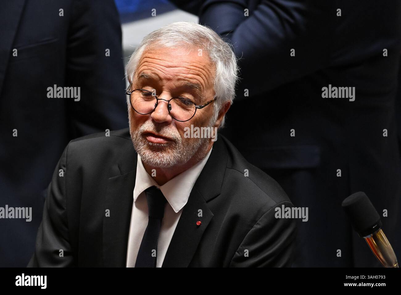 Parigi, Francia. 8 aprile 2025. Il ministro della pianificazione regionale e del decentramento Francois Rebsamen durante le interrogazioni rivolte al governo all'Assemblea nazionale dell'8 aprile 2025 - 08/04/2025 - Francia/Ile-de-France (regione)/Parigi - Julien Mattia/le Pictorium credito: LE PICTORIUM/Alamy Live News Foto Stock