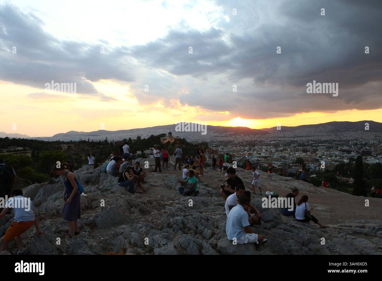 12 luglio 2009 - Atene, Grecia - "Areios Pagos" rock dopo una doccia estiva. (Immagine di credito: © Aristidis Vafeiadakis/ZUMA Press) Foto Stock