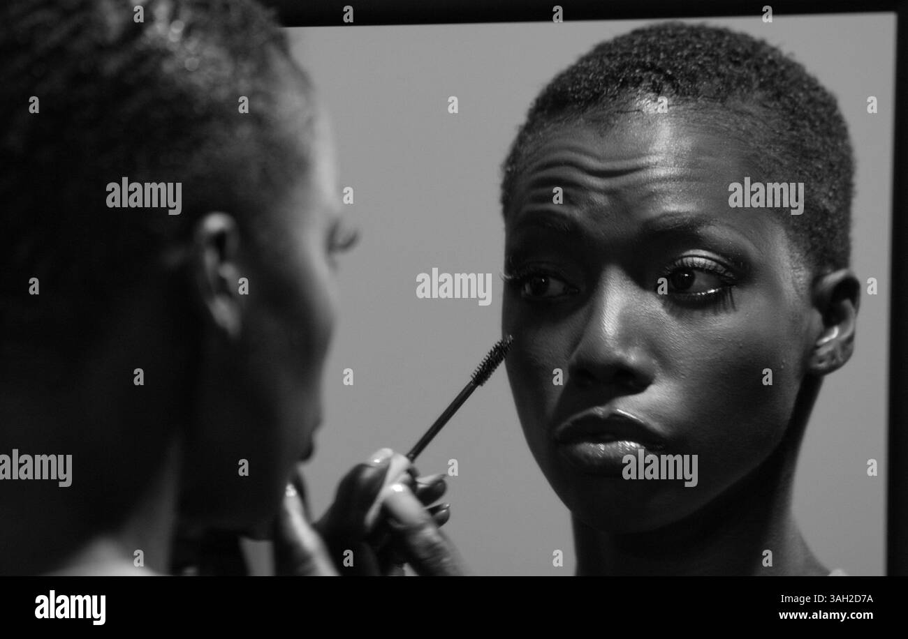 16 lug 2009 - Roma, Italia - i modelli dietro le quinte del backstage hanno fatto i capelli, si sono preparati e si sono fatti fare il make up prima di salire sulla Rome Runway 2009. (Immagine di credito: © Evandro Inetti/ZUMA Press) Foto Stock