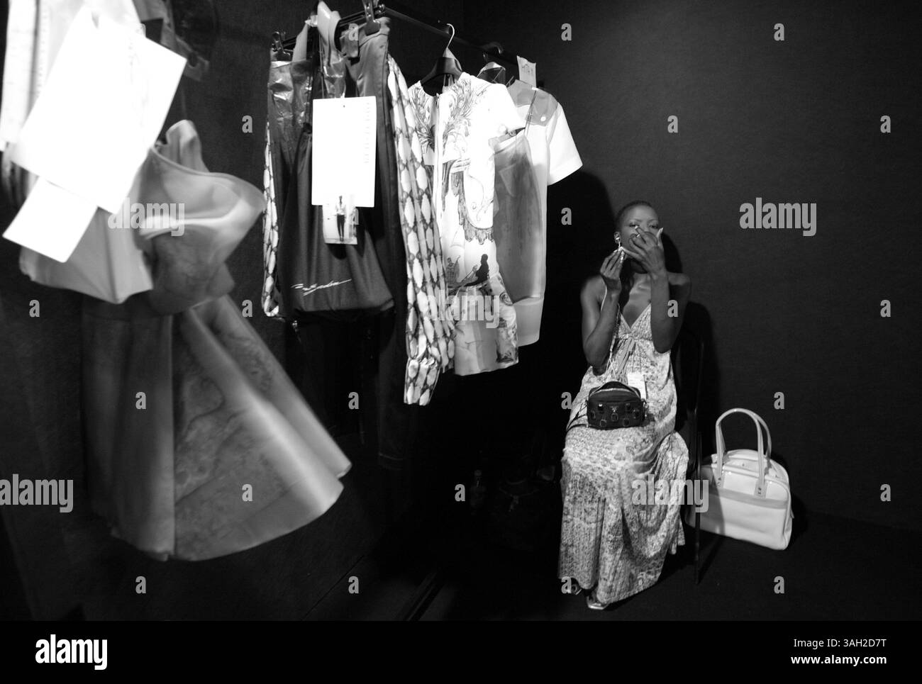 16 lug 2009 - Roma, Italia - i modelli dietro le quinte del backstage hanno fatto i capelli, si sono preparati e si sono fatti fare il make up prima di salire sulla Rome Runway 2009. (Immagine di credito: © Evandro Inetti/ZUMA Press) Foto Stock