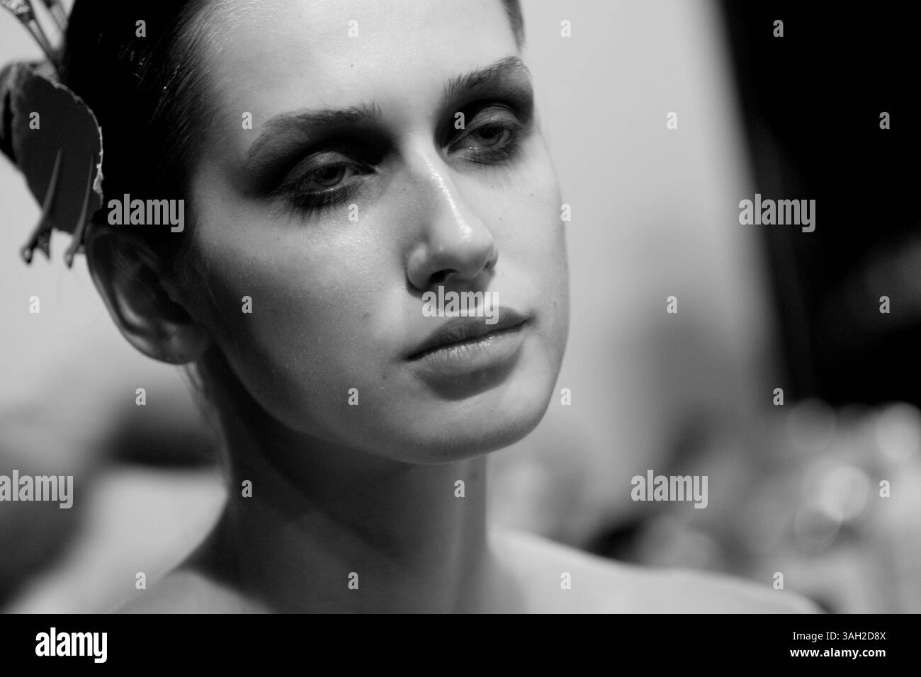 16 lug 2009 - Roma, Italia - i modelli dietro le quinte del backstage hanno fatto i capelli, si sono preparati e si sono fatti fare il make up prima di salire sulla Rome Runway 2009. (Immagine di credito: © Evandro Inetti/ZUMA Press) Foto Stock