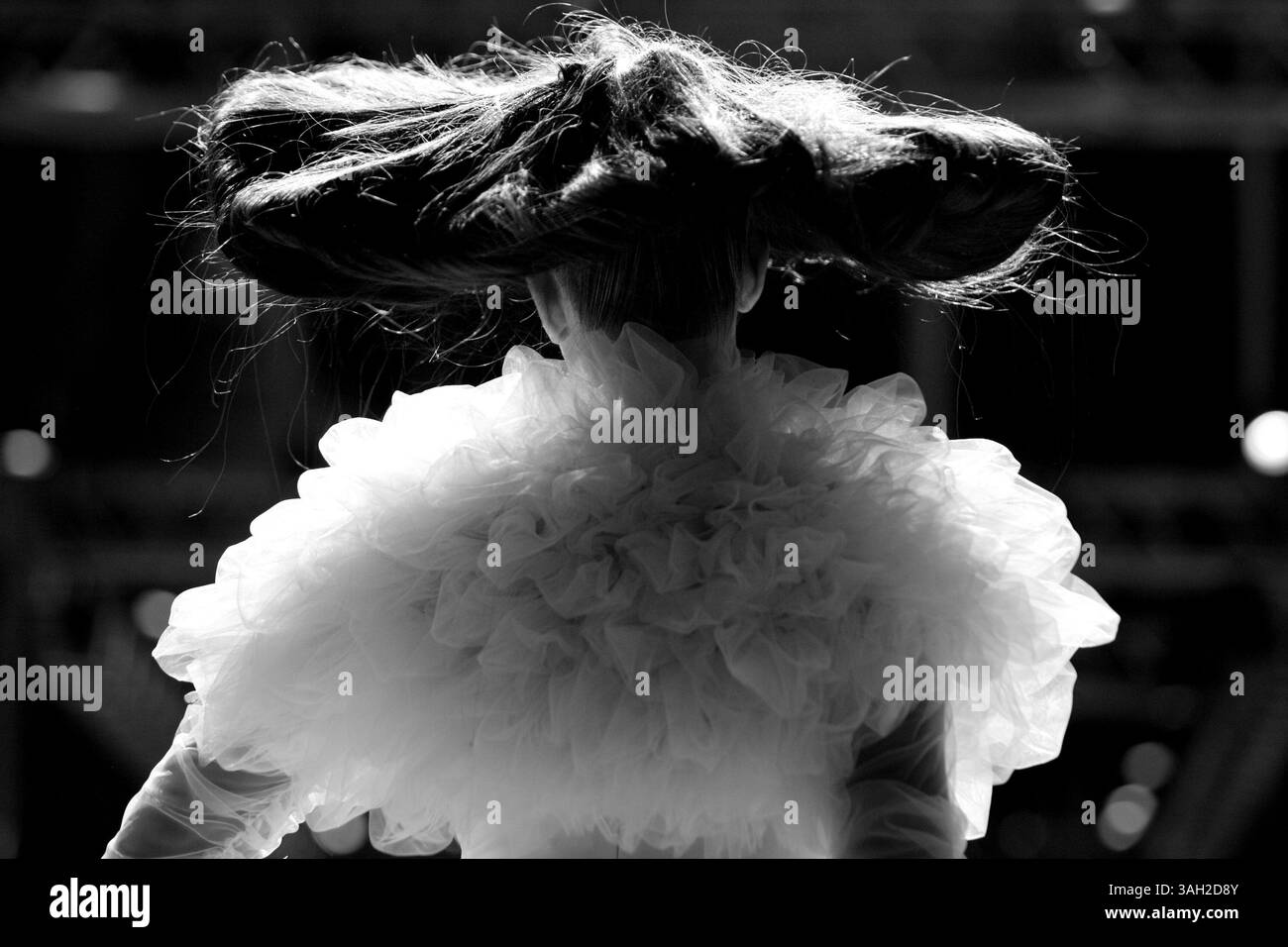 16 lug 2009 - Roma, Italia - i modelli aspettano dietro le quinte dietro le quinte, dietro le quinte si fanno i capelli, si preparano e si fanno il trucco prima di salire sulla Rome Runway 2009. (Immagine di credito: © Evandro Inetti/ZUMA Press) Foto Stock