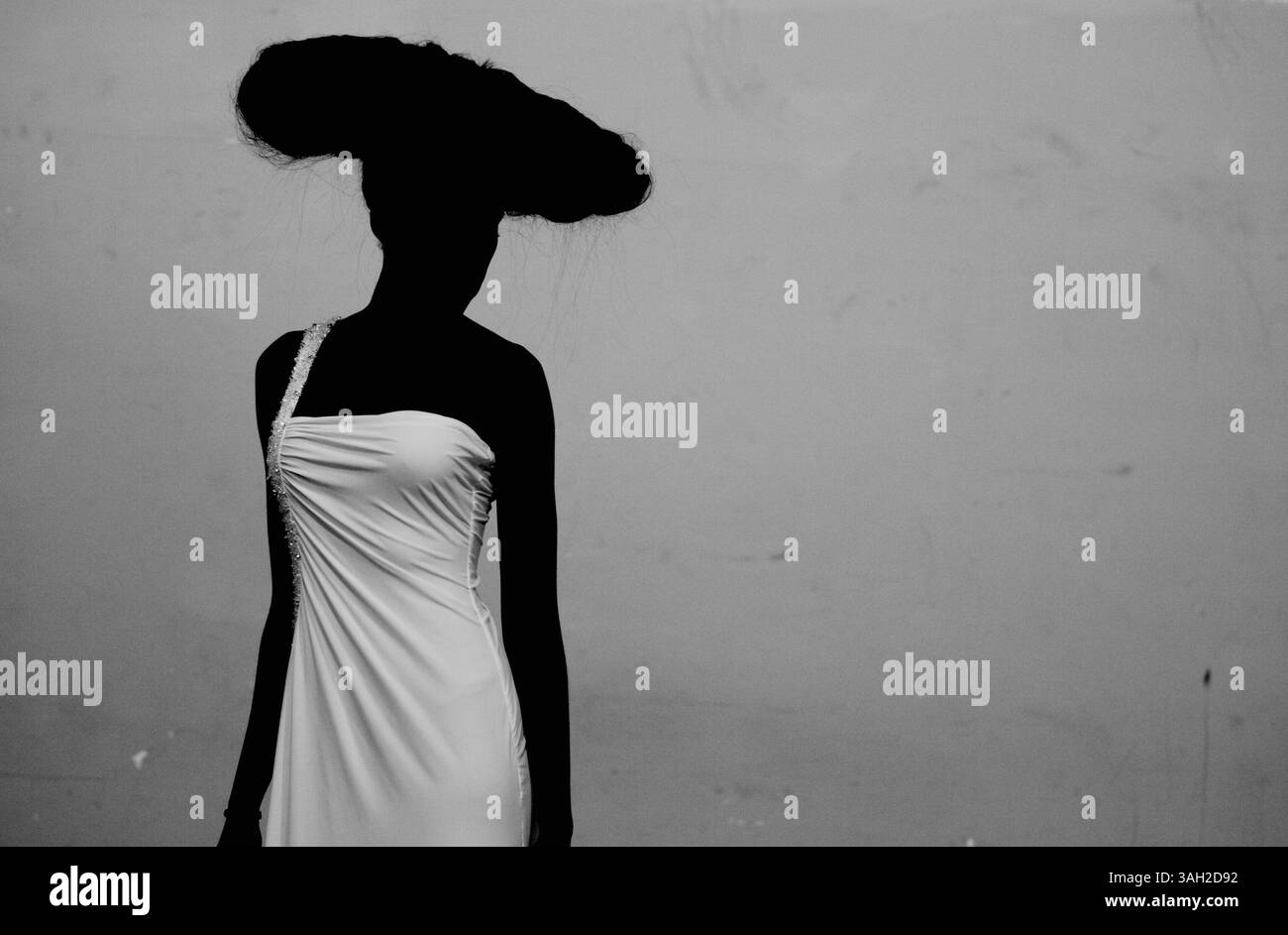 16 lug 2009 - Roma, Italia - i modelli aspettano dietro le quinte dietro le quinte, dietro le quinte si fanno i capelli, si preparano e si fanno il trucco prima di salire sulla Rome Runway 2009. (Immagine di credito: © Evandro Inetti/ZUMA Press) Foto Stock