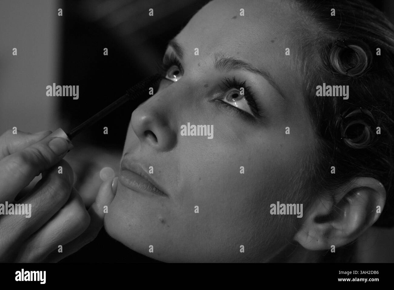 16 lug 2009 - Roma, Italia - i modelli dietro le quinte del backstage hanno fatto i capelli, si sono preparati e si sono fatti fare il make up prima di salire sulla Rome Runway 2009. (Immagine di credito: © Evandro Inetti/ZUMA Press) Foto Stock