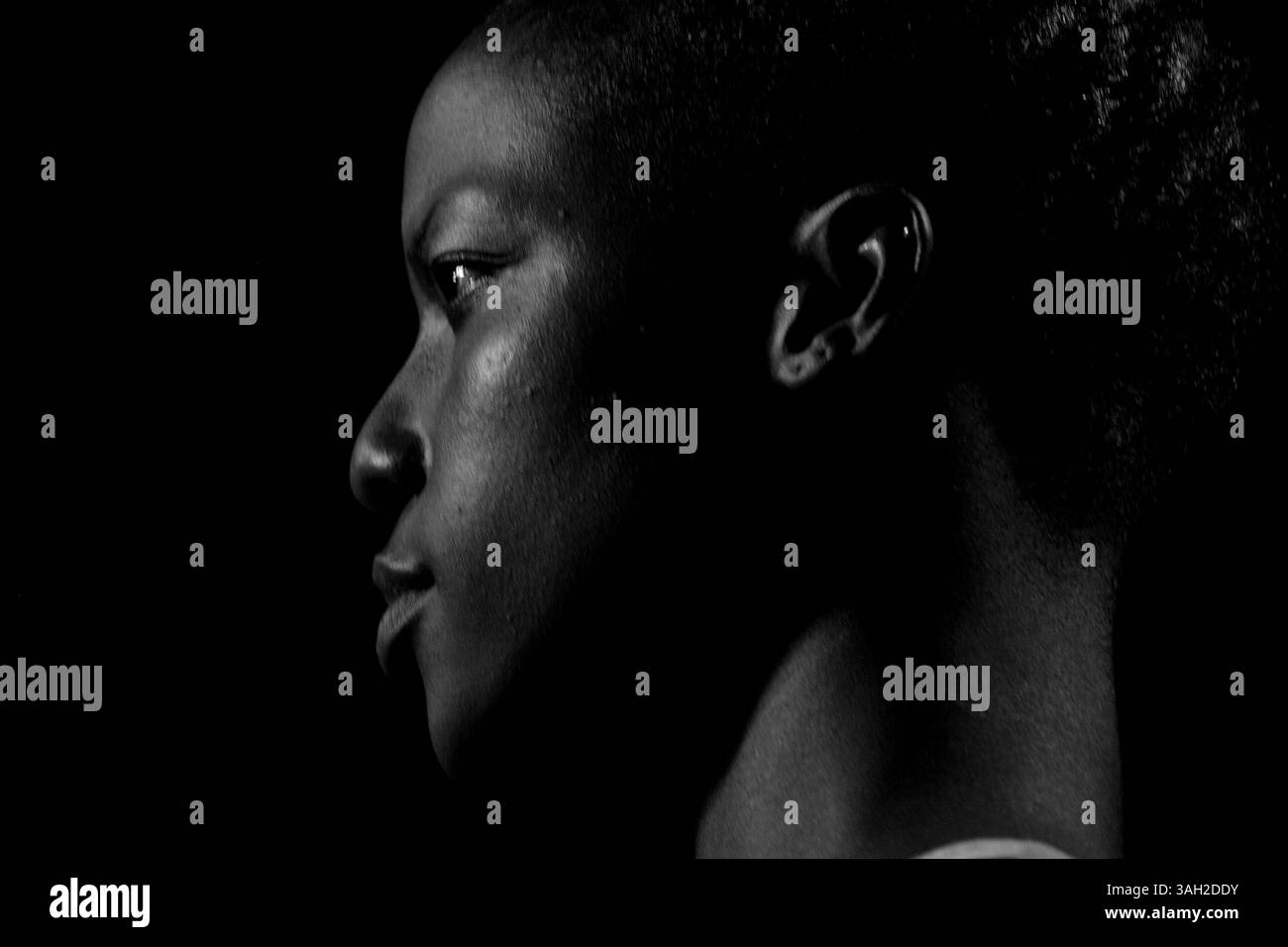 16 lug 2009 - Roma, Italia - i modelli aspettano dietro le quinte dietro le quinte, dietro le quinte si fanno i capelli, si preparano e si fanno il trucco prima di salire sulla Rome Runway 2009. (Immagine di credito: © Evandro Inetti/ZUMA Press) Foto Stock