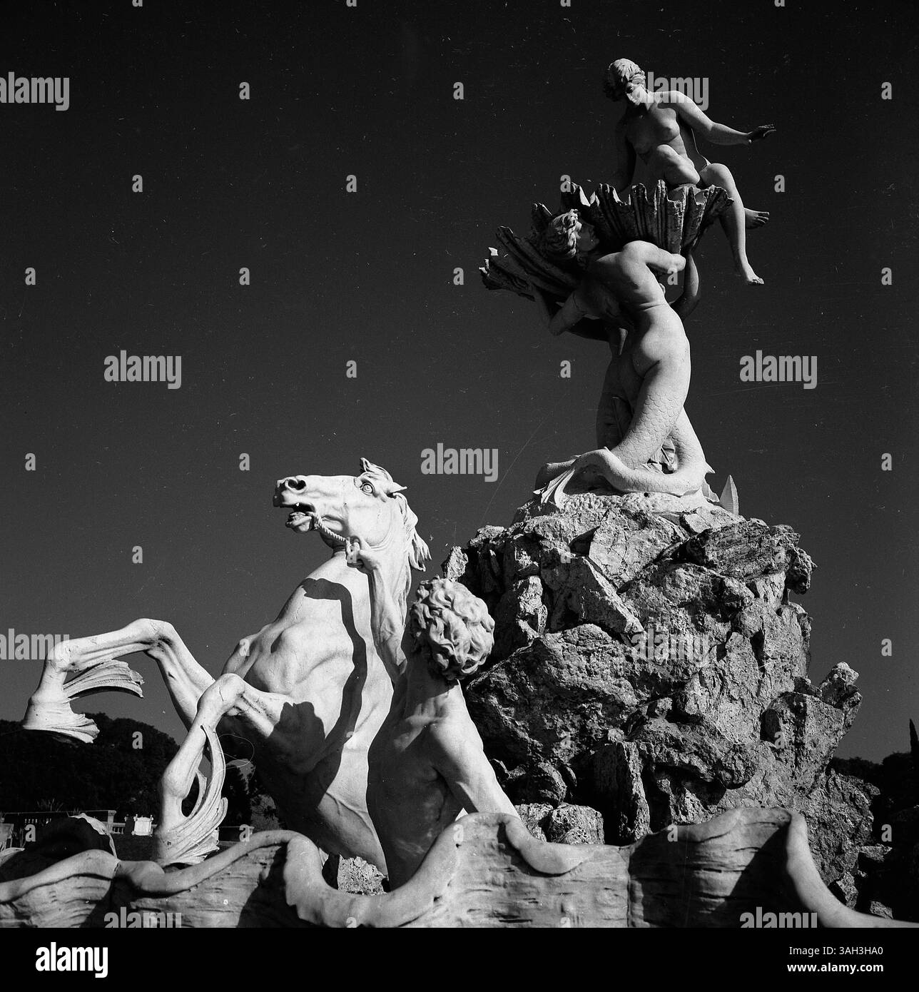 In stile rinascimentale, Fontana Monumentale di Las Nereidas, statua di Venere del 1903 in una fontana di marmo, scolpita dal famoso artista Lola Mora. Avenue Dr. Tristán Achával Rodríguez 1401, Buenos Aires, Argentina, 1973. Foto Stock