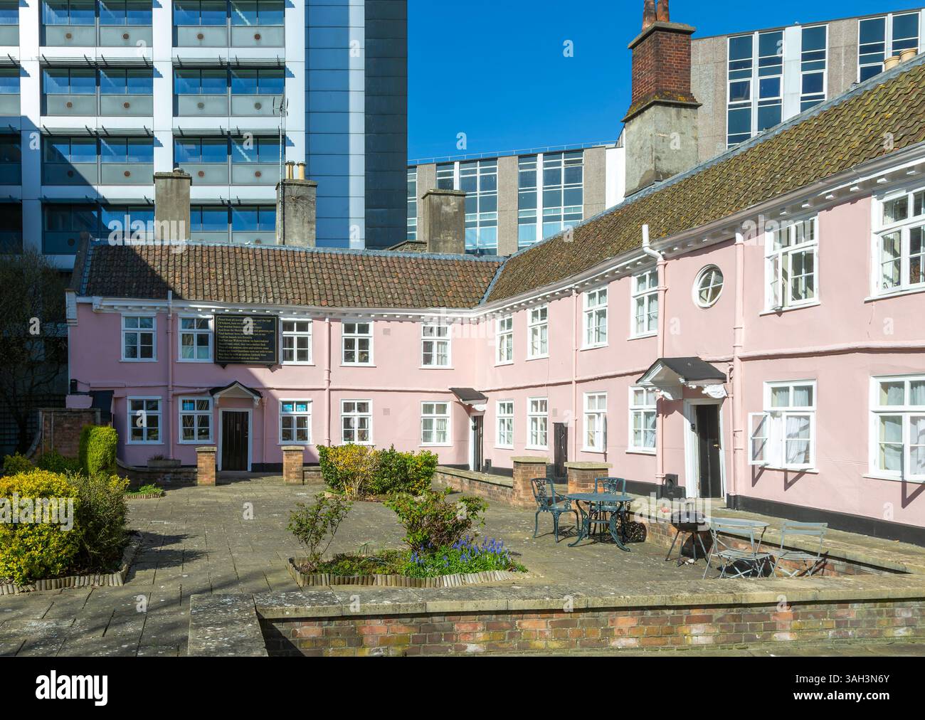 Edificio Merchant Almshouse, King Street, centro di Bristol, Inghilterra, Regno Unito costruito nel 1696 Foto Stock