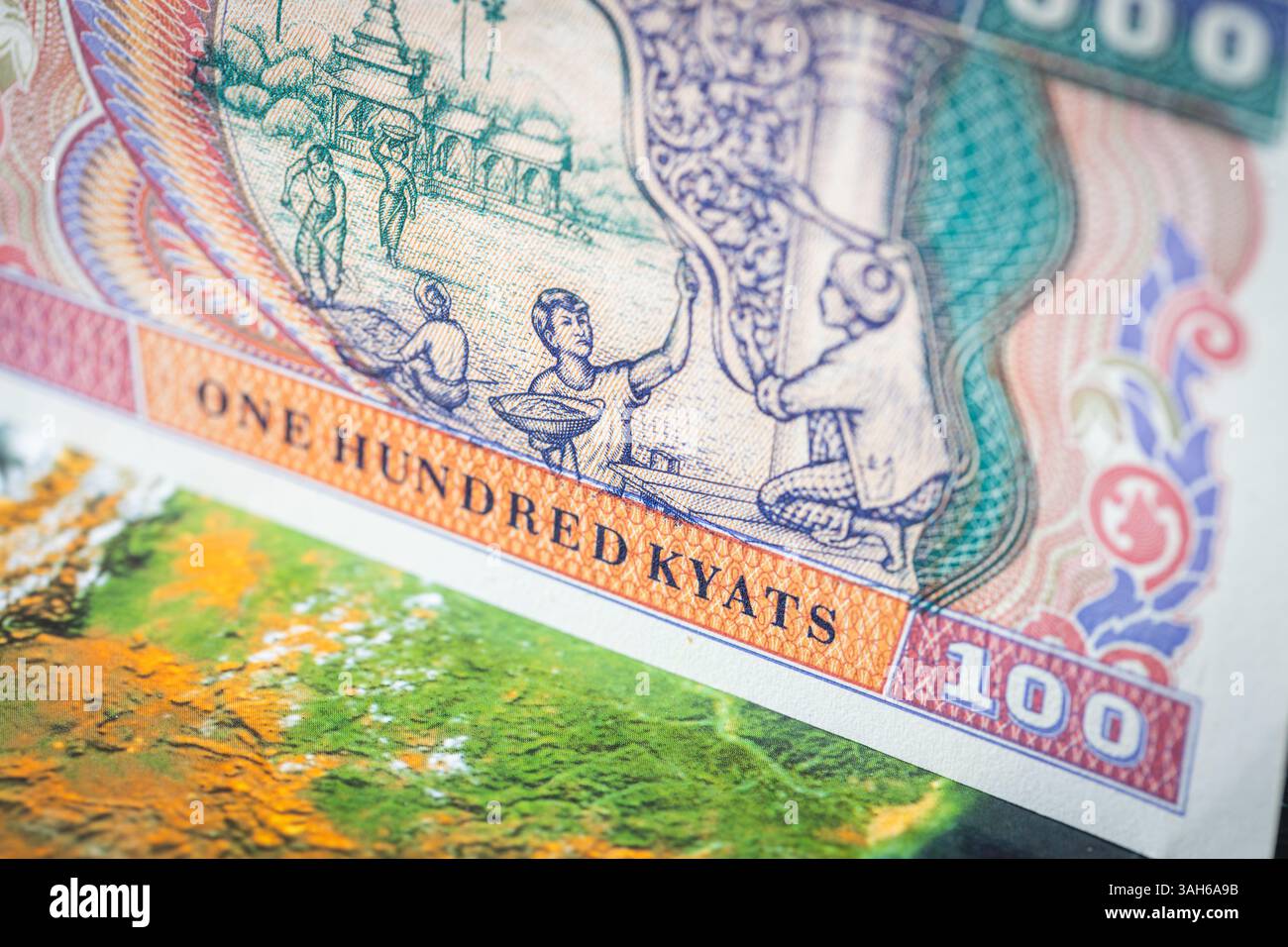 Myanmar Money, banconota da 100 kyat birmani sullo sfondo del concetto di mercato finanziario mondiale Foto Stock