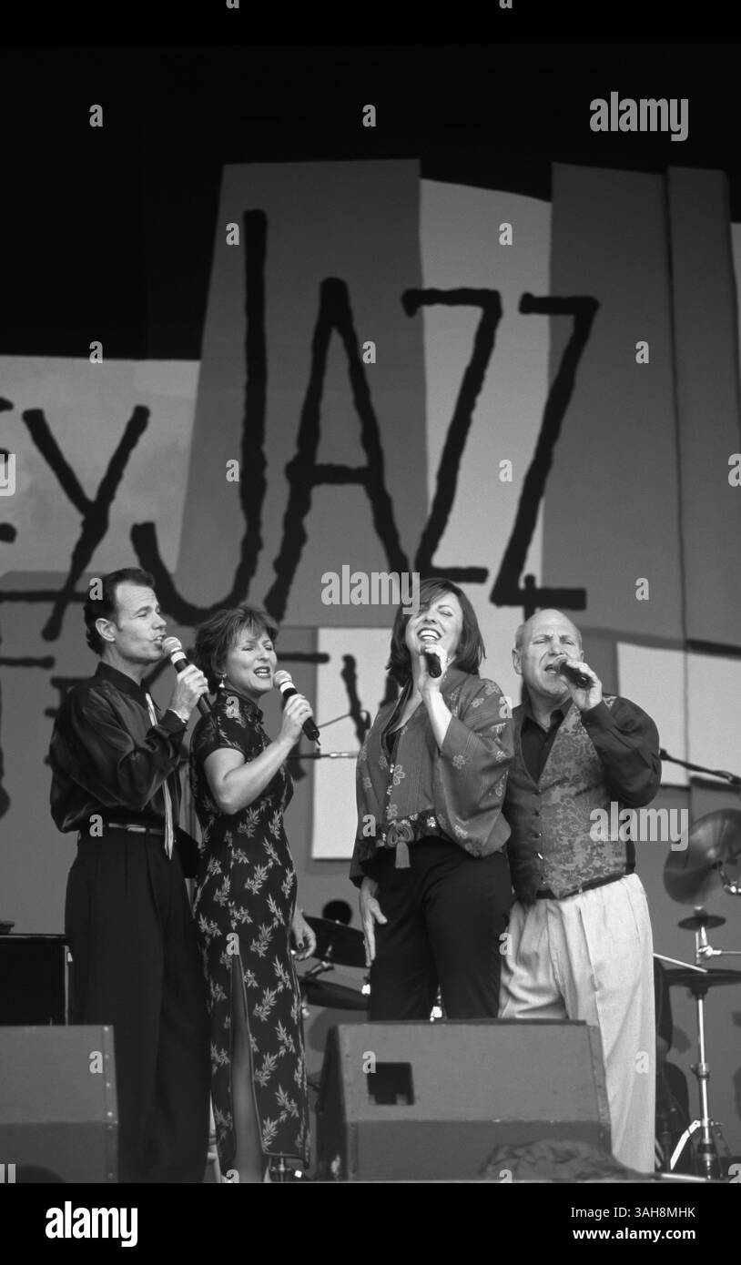 CHERYL BENTYNE, JANIS SEGAL, TIM HAUSER e ALAN PAUL cantano per IL TRASFERIMENTO A MANHATTAN al MONTEREY JAZZ FESTIVAL - CALIFORNIA Foto Stock