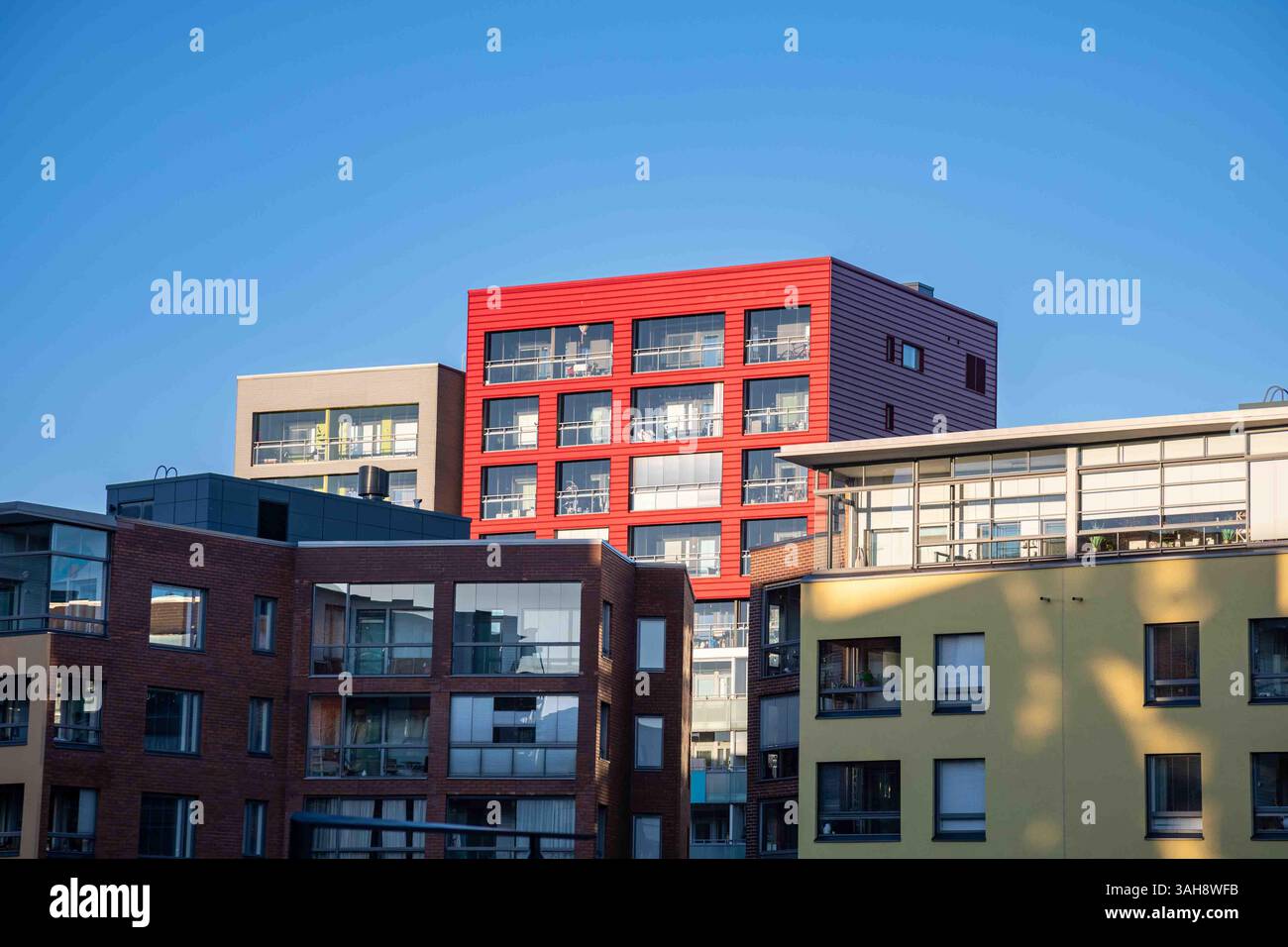 Architettura contemporanea del quartiere Konepaja a Helsinki, Finlandia Foto Stock