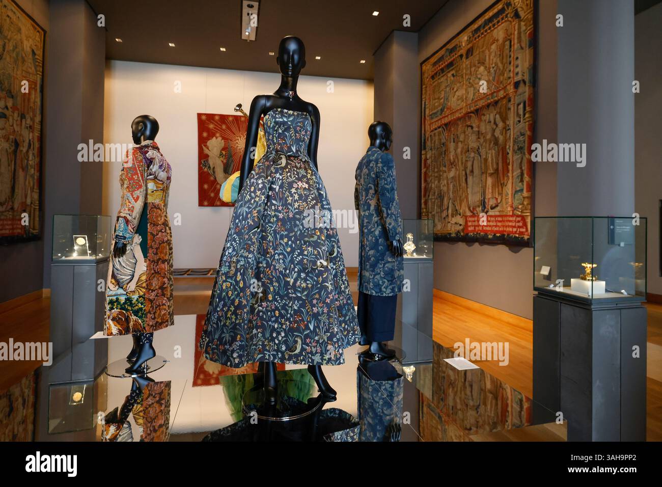 MOSTRA DI ARTE E MODA LOUVER COUTURE PARIGI Foto Stock