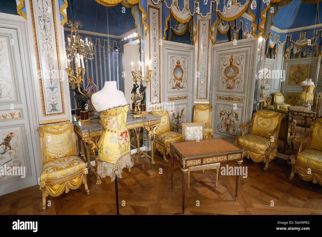 MOSTRA DI ARTE E MODA LOUVER COUTURE PARIGI Foto Stock