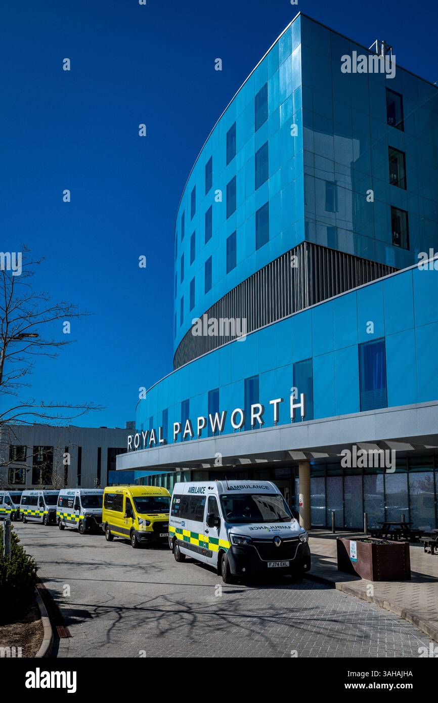Royal Papworth Hospital sul Cambridge Biomedical Campus Architects HOK aperto nel 2019. Il principale ospedale britannico per il cuore e i polmoni. Foto Stock