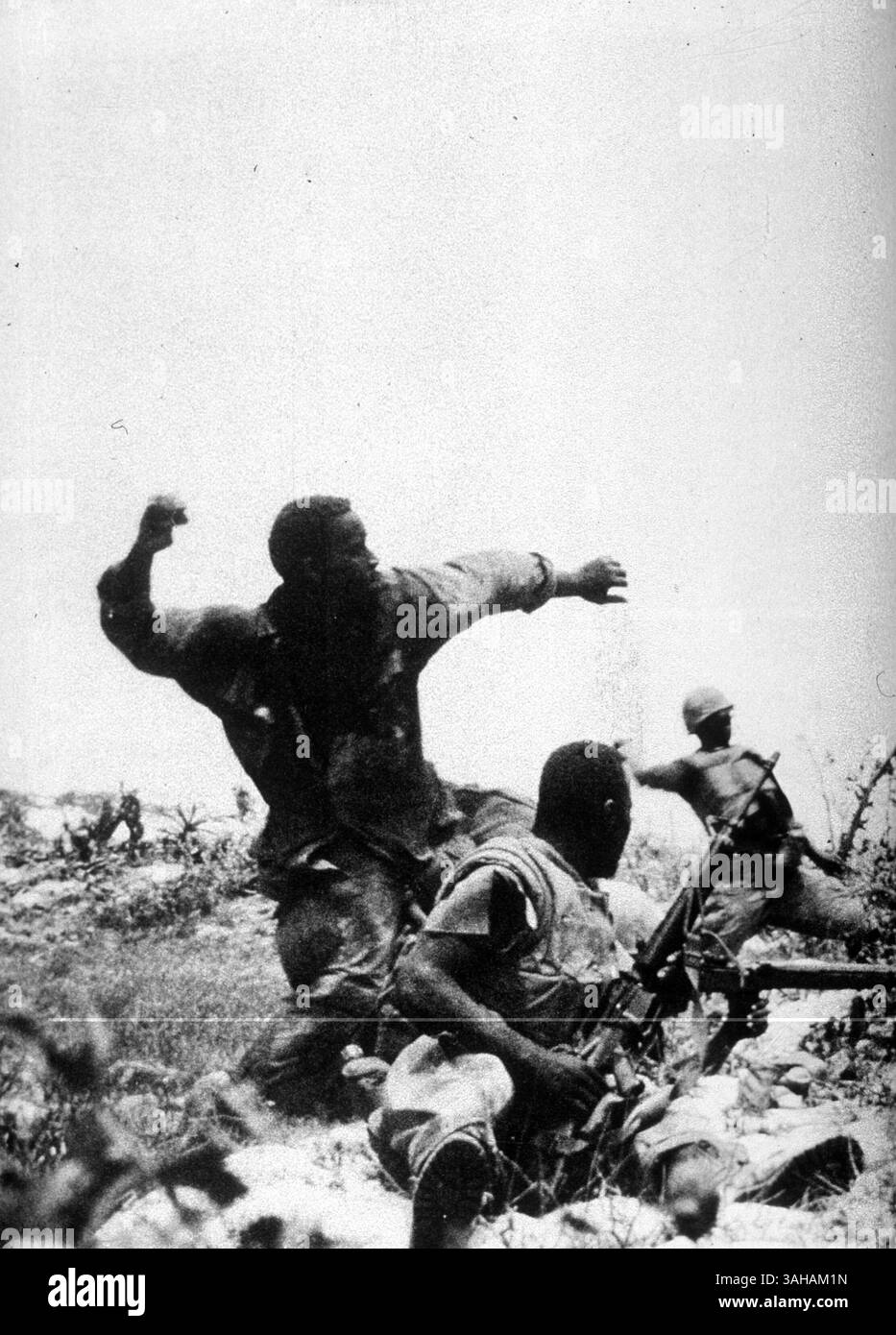 30 aprile 2015 - file - la guerra del Vietnam, nota anche come seconda guerra d'Indocina, e nota anche come guerra di resistenza contro l'America o semplicemente guerra americana, fu una guerra per procura dell'era della guerra fredda che si verificò in Vietnam, Laos e Cambogia dal novembre 1955 alla caduta di Saigon il 30 aprile 1975. Nella foto: 15 giugno 2000; ho chi Minh City, Vietnam; foto del file: Data sconosciuta. Truppe STATUNITENSI durante la guerra del Vietnam. (Immagine di credito: © per gentile concessione di US Military/ZUMAPRESS.com) Foto Stock