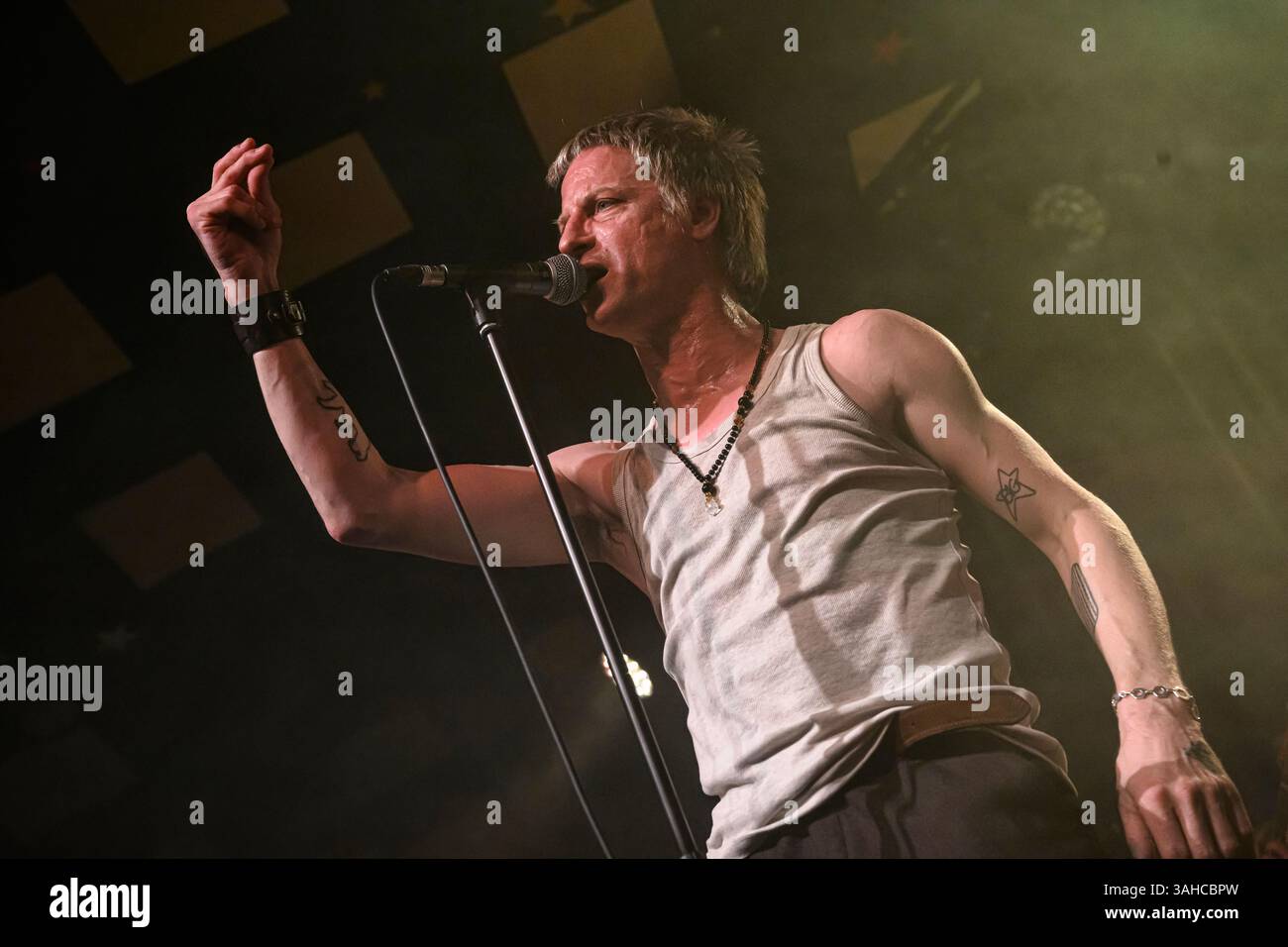 Glasgow, Regno Unito. 09 aprile 2025. Phil Campbell ha visto esibirsi dal vivo al Barrowland Ballroom. Il movimento Temperance torna nella loro casa spirituale di Glasgow per esibirsi sul palco al Barrowland Ballroom. Credito: SOPA Images Limited/Alamy Live News Foto Stock