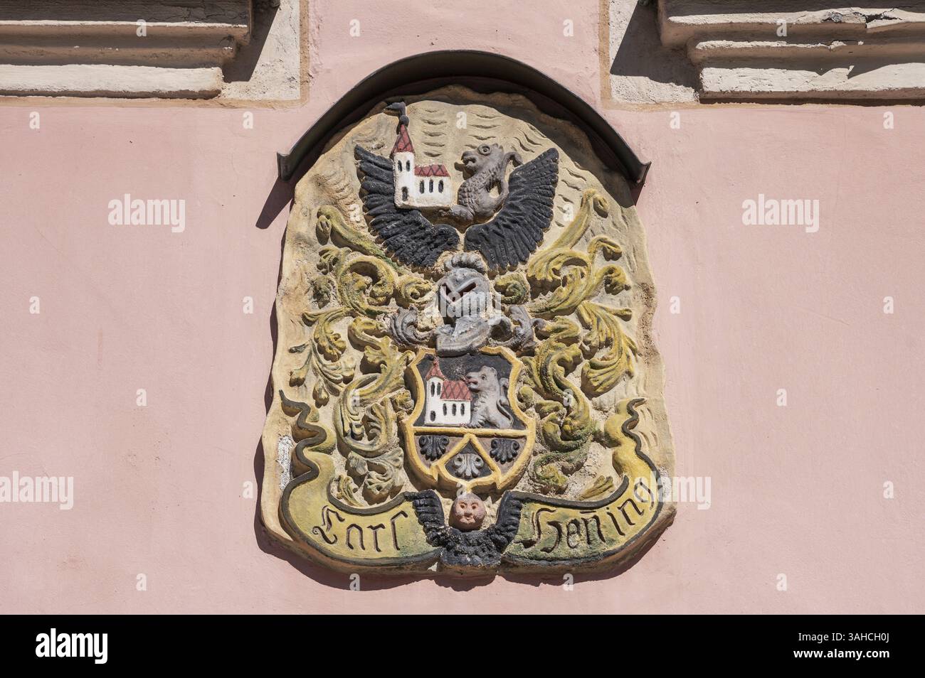 Stemma di Karl Hening su una casa borghese del 1780, Luitpoldstr. 7, Weissenburg, Franconia centrale, Baviera, Germania, Europa Foto Stock
