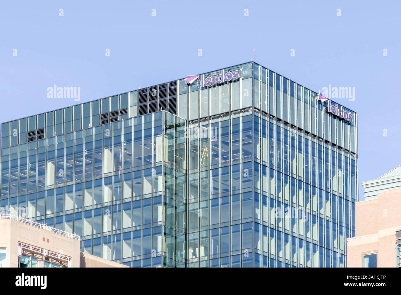 Tysons Corner, Virginia, Stati Uniti - 1 marzo 2020: Cartello Leidos sull'edificio di Tysons Corner, Virginia, Stati Uniti Foto Stock
