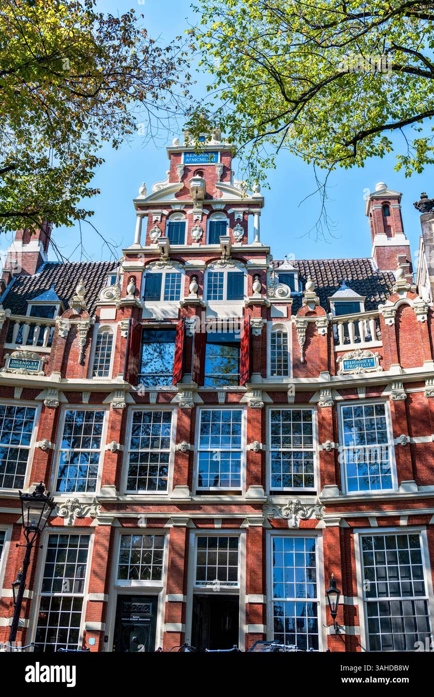 La Casa Bartolotti (Het Bonte Huis) è una casa sul canale del XVII secolo sul canale Herengracht, Amsterdam, Paesi Bassi. Il riccamente decorato Foto Stock