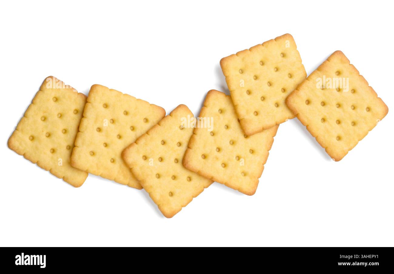 una pila di cracker sullo sfondo bianco con la maschera di ritaglio Foto Stock