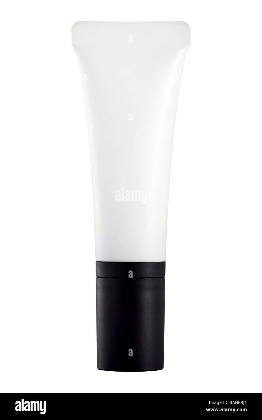 colpo piatto dritto di un campione bianco di cosmetici per il trucco vuoto tubo a pressione in plastica con tappo della testa nero chiuso isolato su sfondo bianco con clip Foto Stock