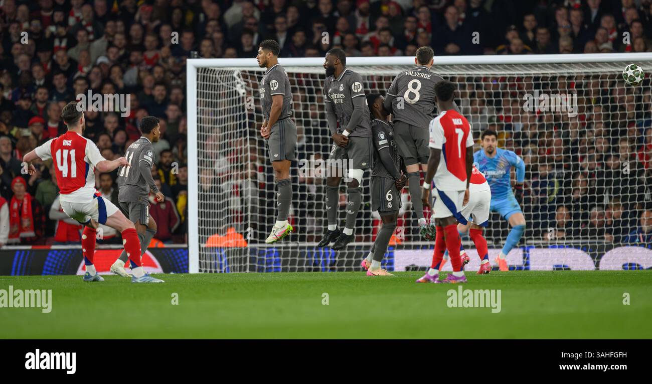 Londra, Regno Unito. 8 aprile 2025. Arsenal vs Real Madrid - quarto di finale di Champions League - Emirates Stadium. Declan Rice segna il suo primo di due incredibili calci liberi del 2° tempo per l'Arsenal. Crediti immagine: Mark Pain / Alamy Live News Foto Stock