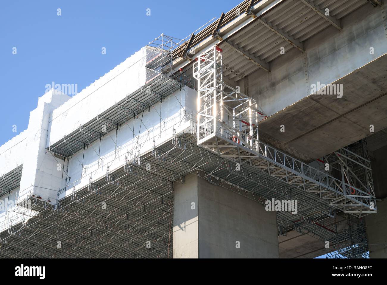 Regione di Bruxelles-capitale, Belgio: 9 aprile 2025: L'anello di Bruxelles e il viadotto di Vilvoorde sono in costruzione Foto Stock