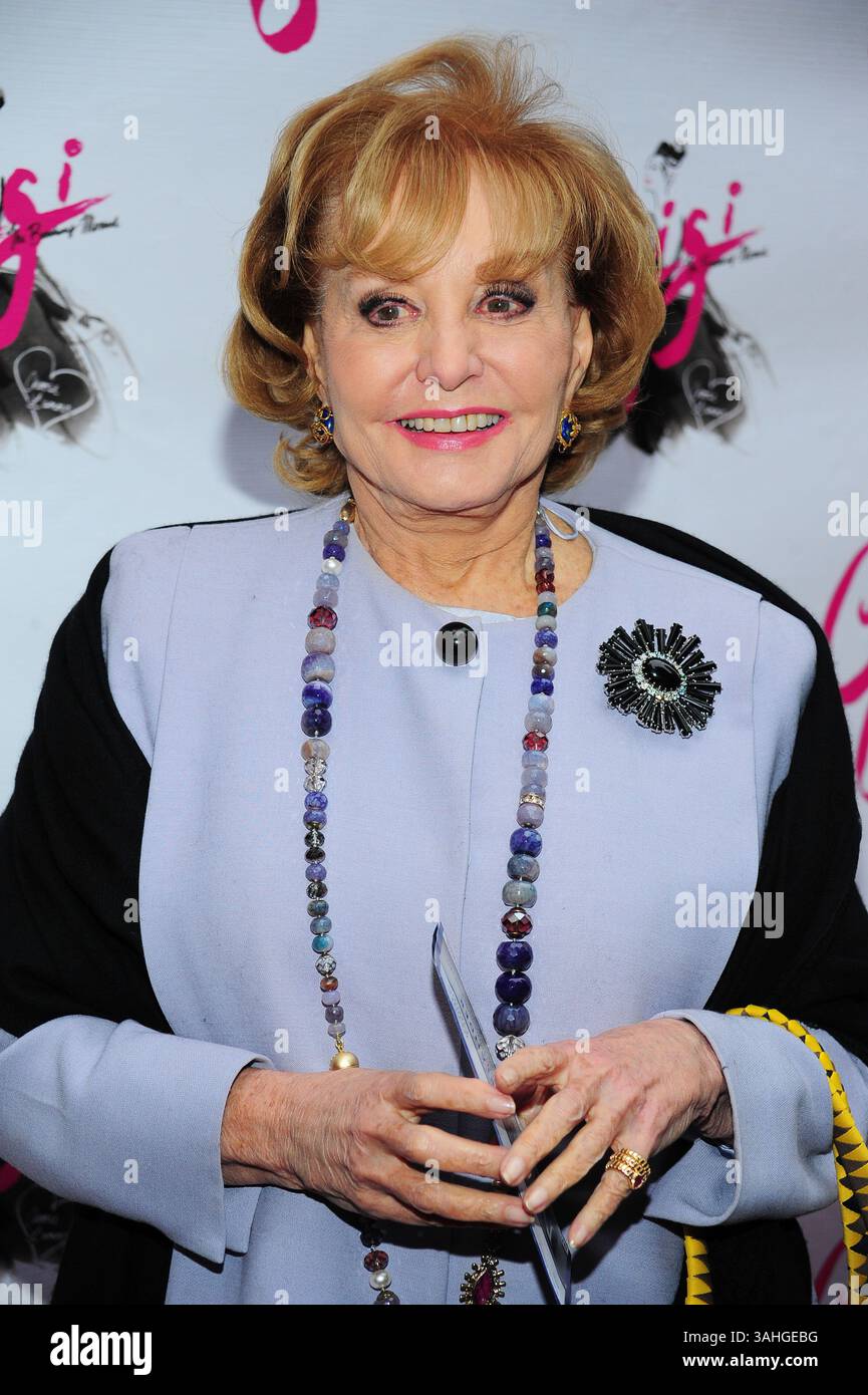 8 aprile 2015 - New York City, NY, Stati Uniti - ACEPIXS.COM....April 8 2015, New York City....Barbara Walters arriva alla serata di apertura di Broadway 'Gigi' al Neil Simon Theatre l'8 aprile 2015 a New York City (immagine di credito: © William Bernard/Ace Pictures/ZUMA Wire) Foto Stock