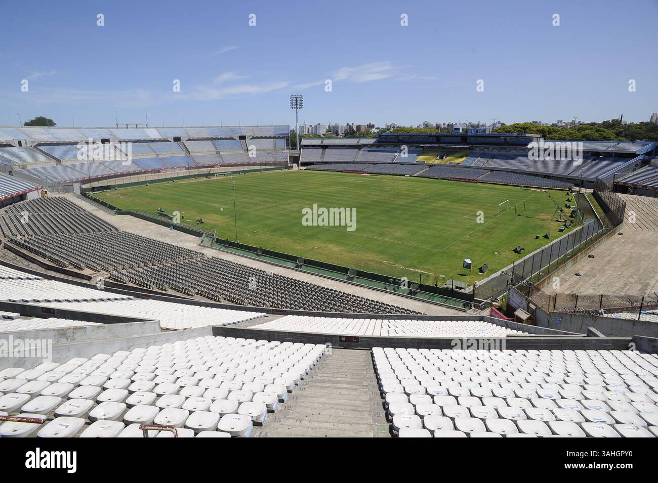 13 dicembre 2013 - Uruguay - forme advierte por fisuras y abandono del estadio Centenario (immagine di credito: © El Pais/GDA/ZUMA Wire) Foto Stock