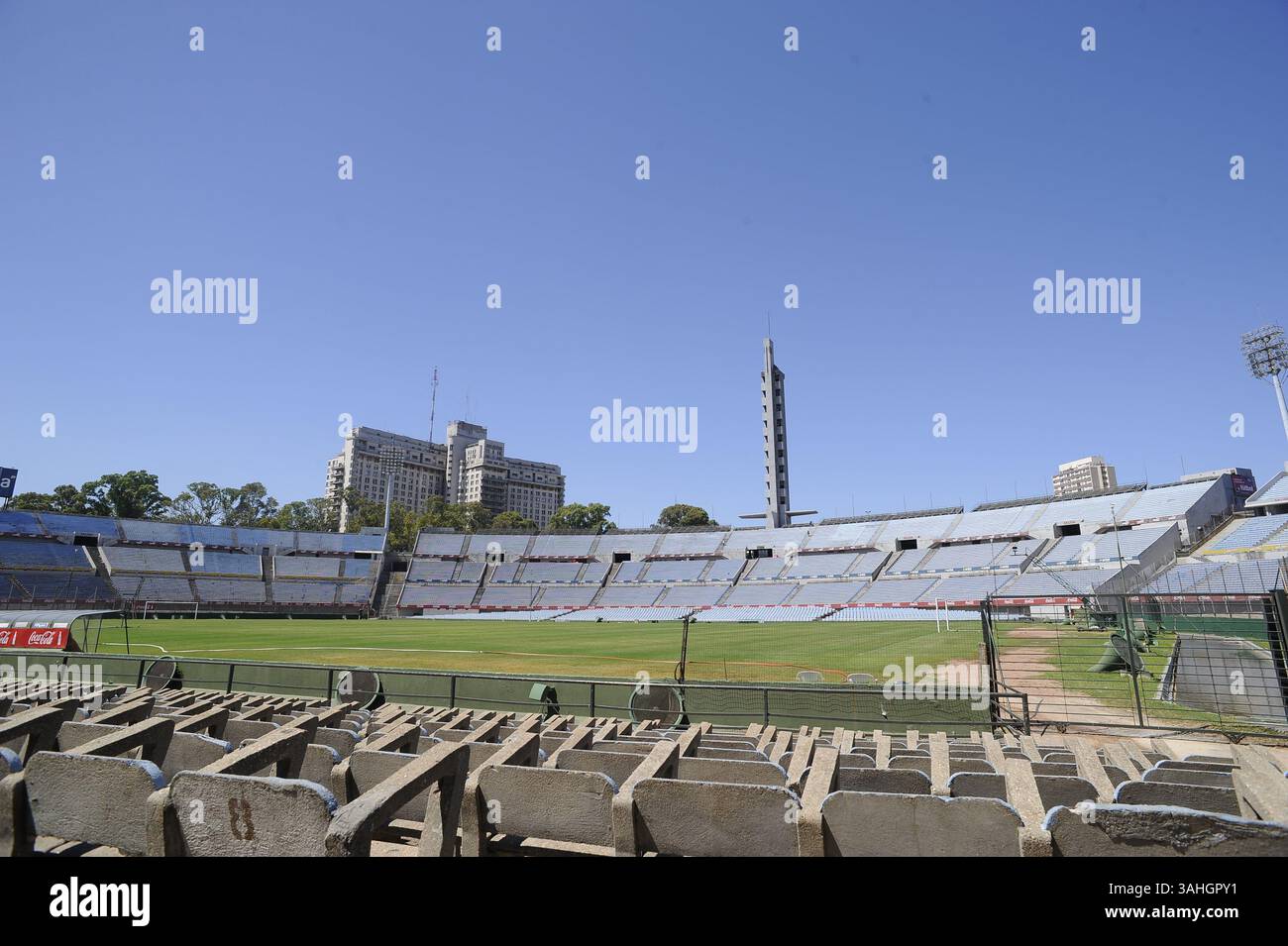 13 dicembre 2013 - Uruguay - forme advierte por fisuras y abandono del estadio Centenario (immagine di credito: © El Pais/GDA/ZUMA Wire) Foto Stock