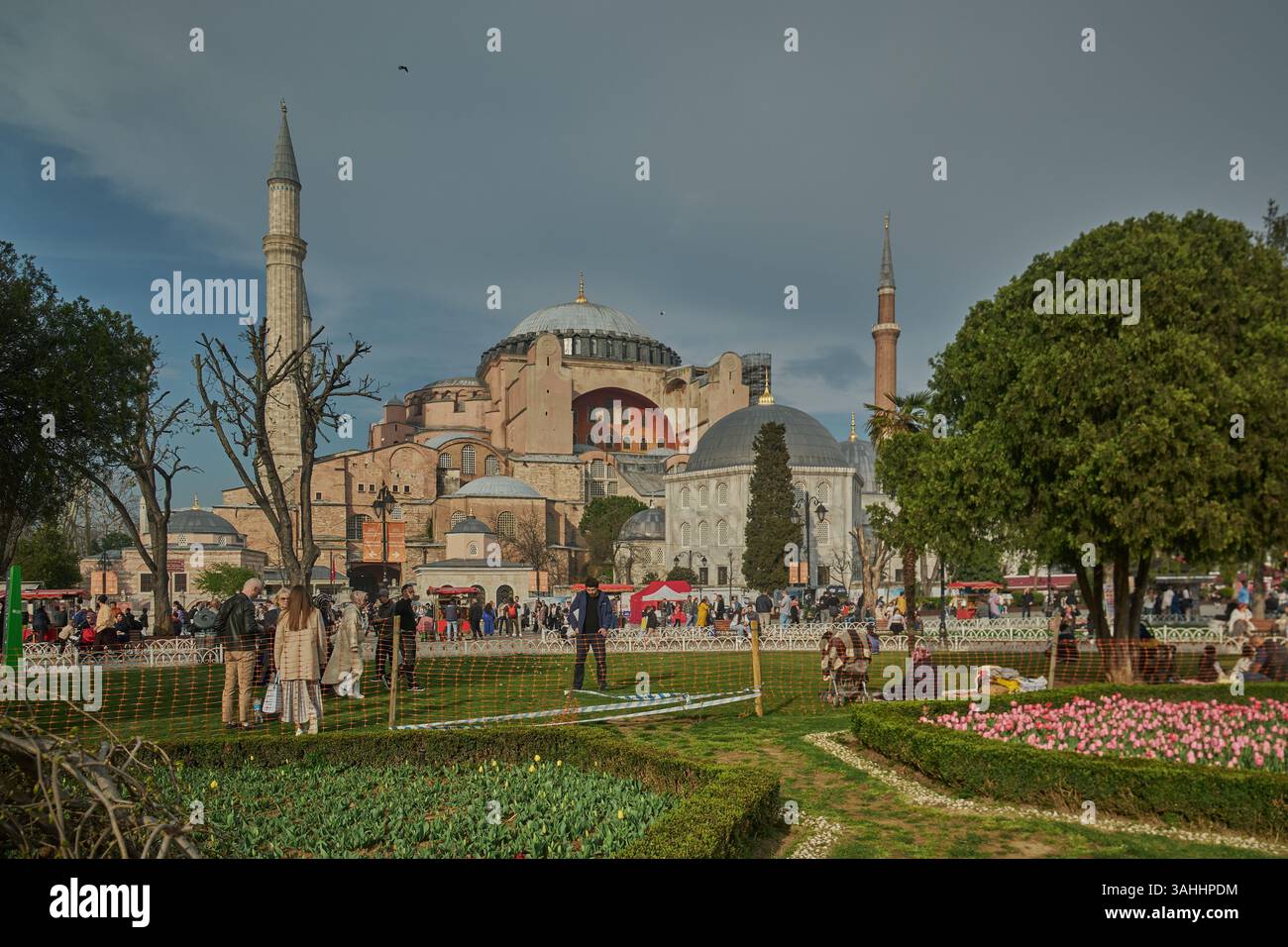 La grande Moschea di Hagia Sophia (Ayasofya) è una moschea, museo ed ex chiesa che funge da importante sito culturale e storico a Fatih Istanbul, Turchia. Foto Stock