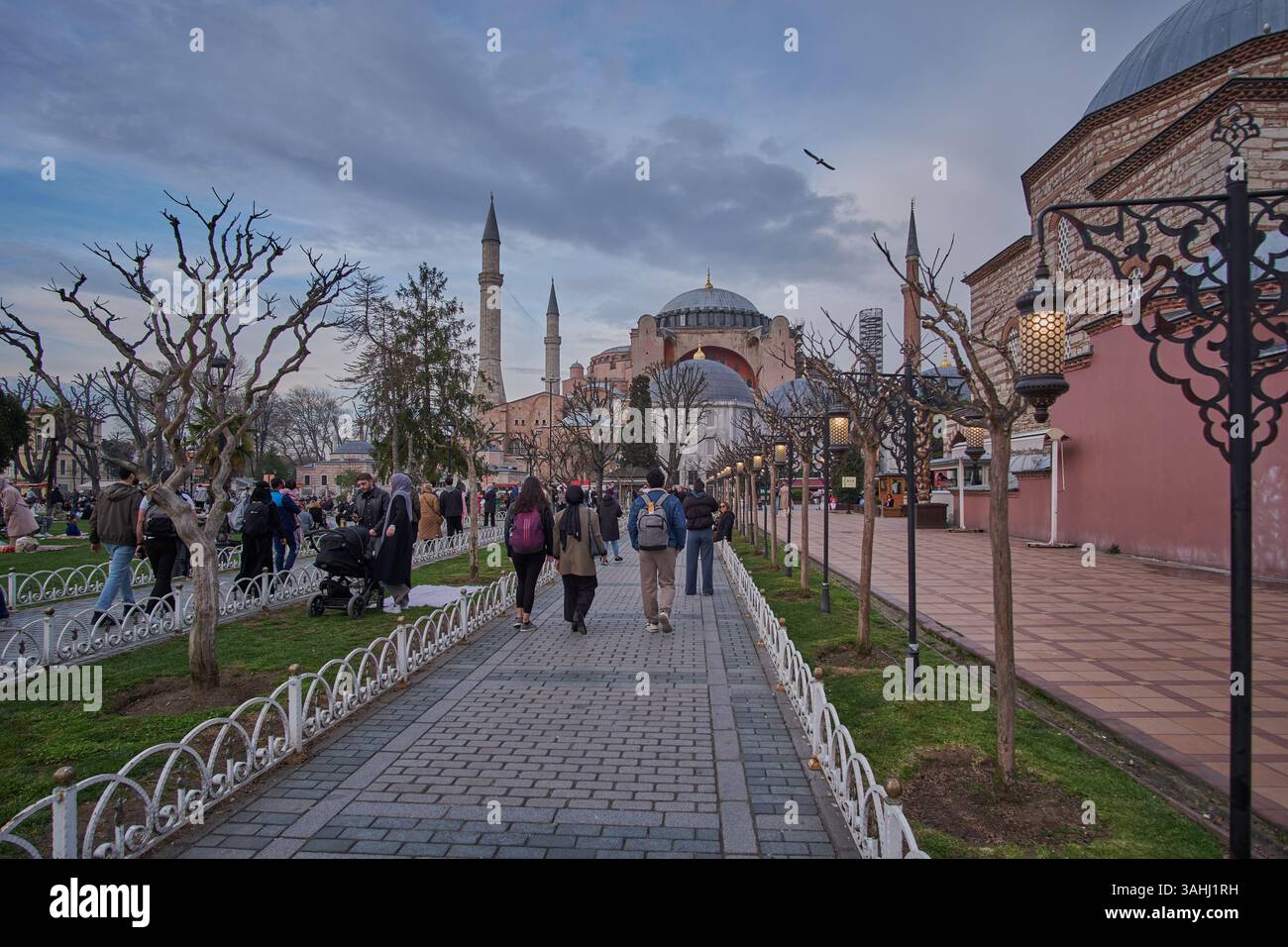 La grande Moschea di Hagia Sophia (Ayasofya) è una moschea, museo ed ex chiesa che funge da importante sito culturale e storico a Fatih Istanbul, Turchia. Foto Stock