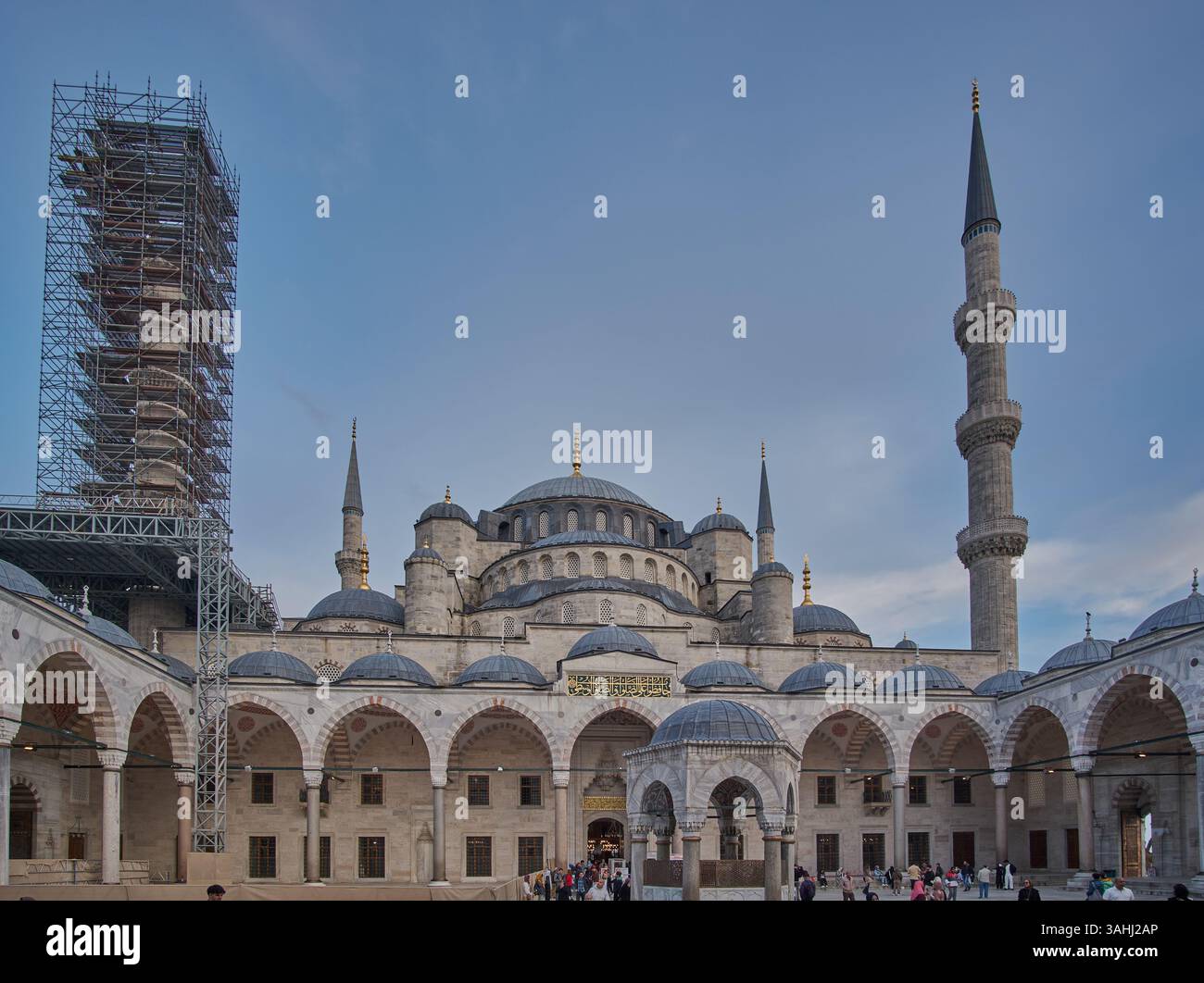 La Moschea Blu, la Moschea del Sultano Ahmed (in turco: Sultan Ahmet Camii), è una storica moschea imperiale di epoca ottomana situata a Fatih Istanbul, Turchia Foto Stock