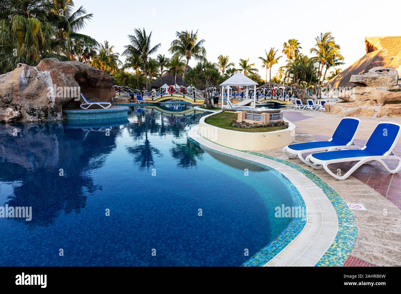Varadero, Cuba, Repubblica di Cuba, Caraibi, piscina del resort, piscina, piscina dell'hotel, piscina, hotel, piscina del resort, piscina dell'hotel Foto Stock