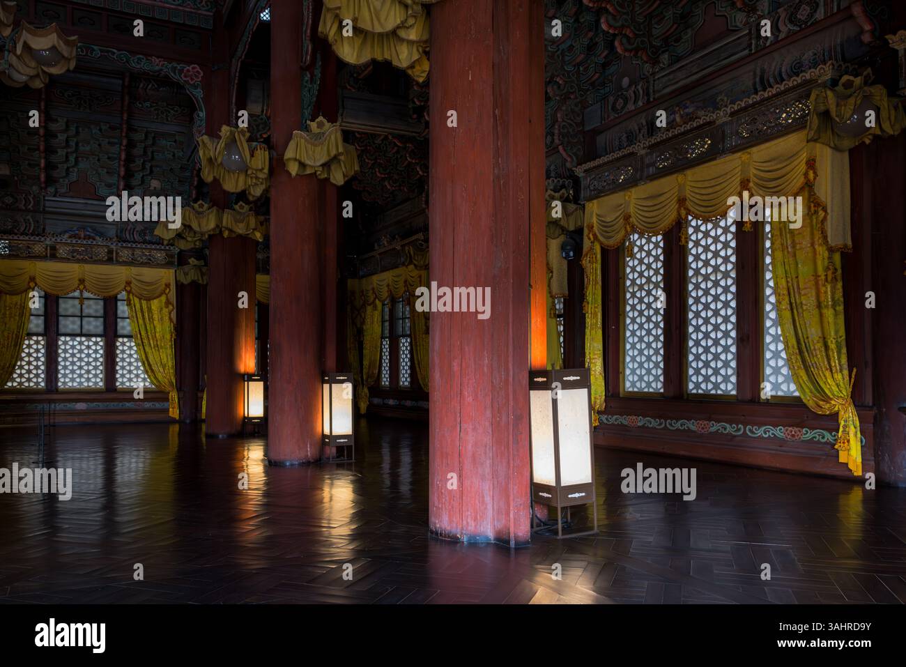 Sala del trono nel Palazzo Gyeongbokgung di Seoul, Repubblica di Corea Foto Stock