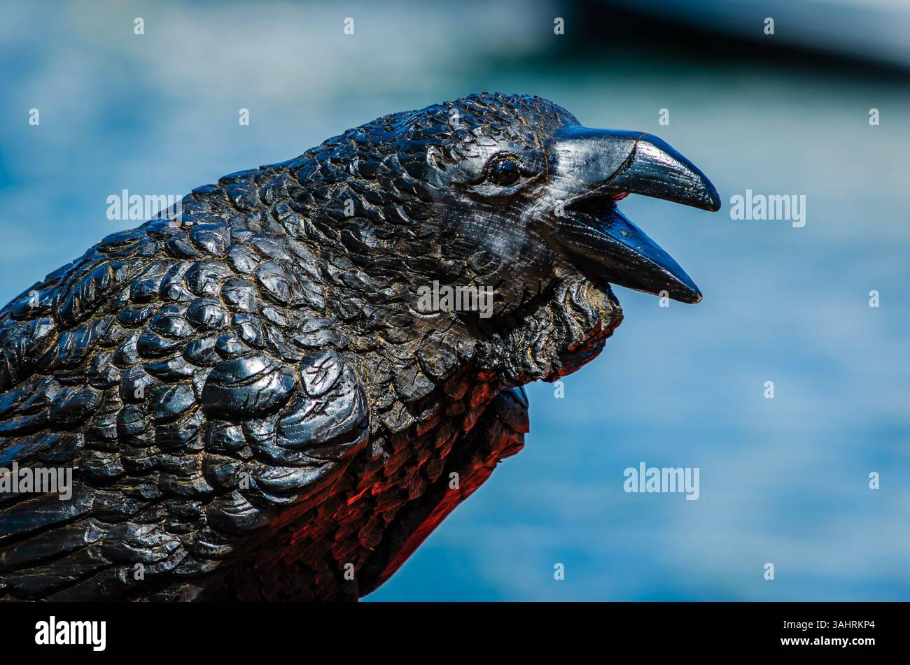 Carving of a raven from a viking replica ship, used for navigation towards land. Foto Stock