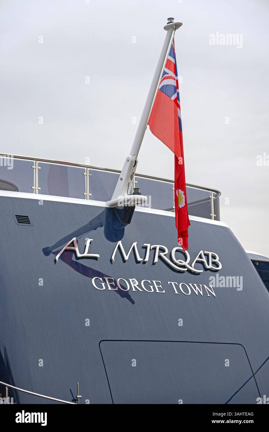 Rijeka, Croazia - 24 ottobre 2024: Super Yacht di lusso al Mirqab registrazione George Town Isole Cayman bandiera di proprietà del primo Ministro di Quatar. Foto Stock