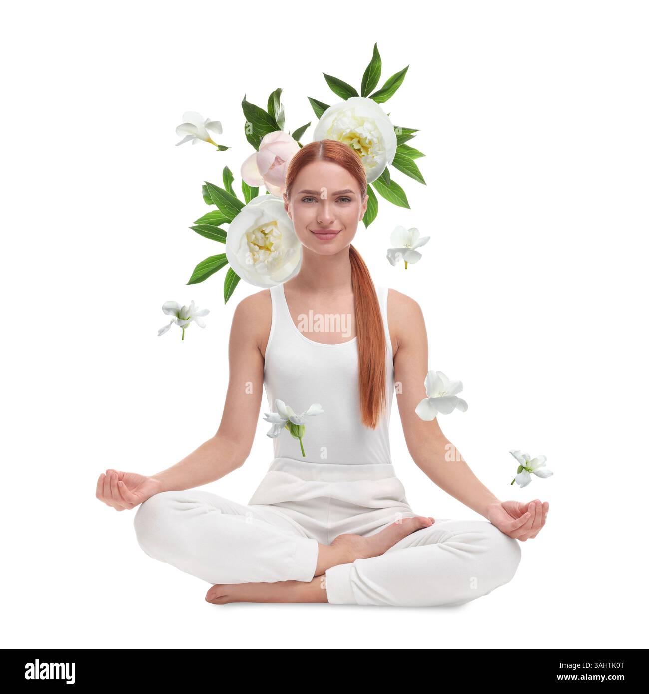 Bella giovane donna che pratica yoga circondata da fiori volanti su sfondo bianco Foto Stock